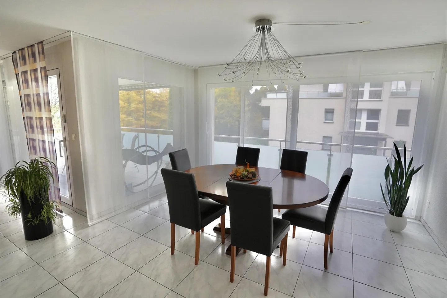 Appartement lumineux et moderne de 3 1/2 (4 1/2) pièces avec parking souterrain à vendre - Photo 3 sur 15