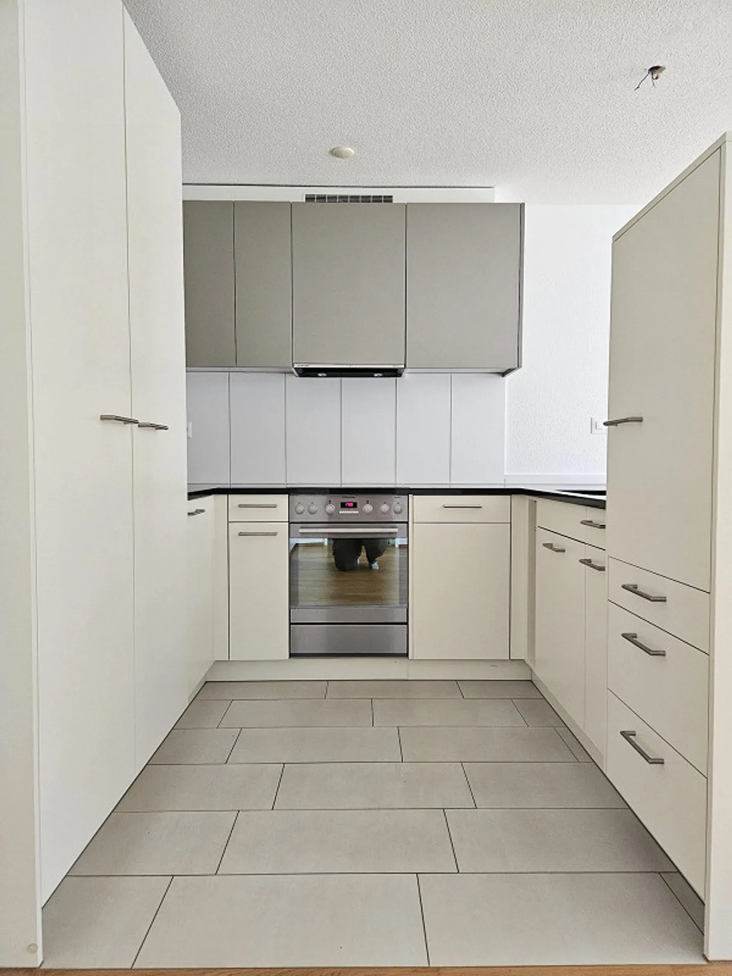 Modernes Apartment mit Balkon - Foto 2 von 5
