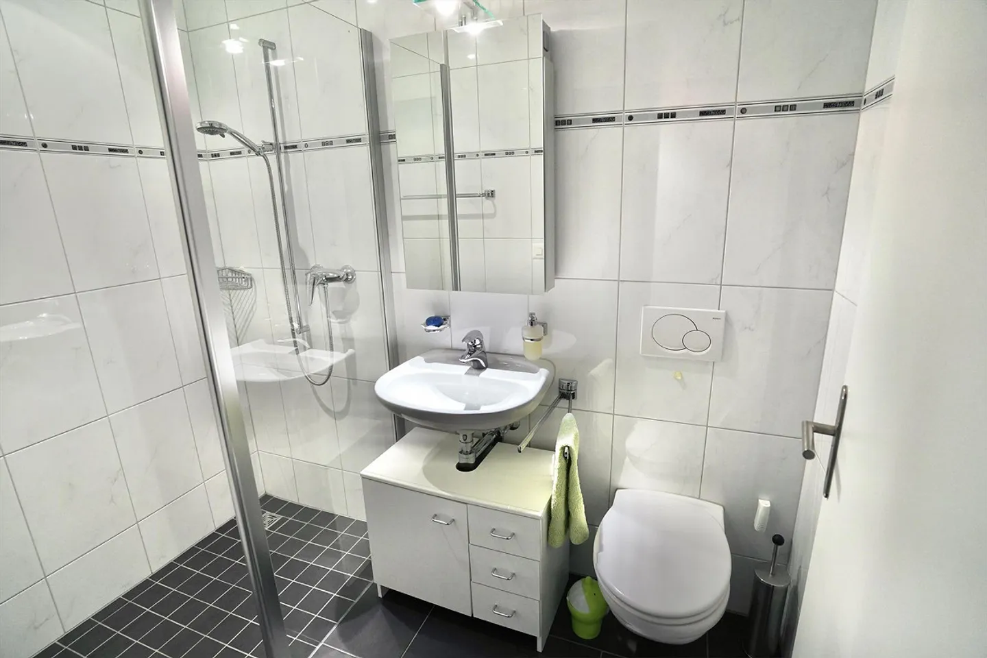 Appartement lumineux et moderne de 3 1/2 (4 1/2) pièces avec parking souterrain à vendre - Photo 5 sur 15