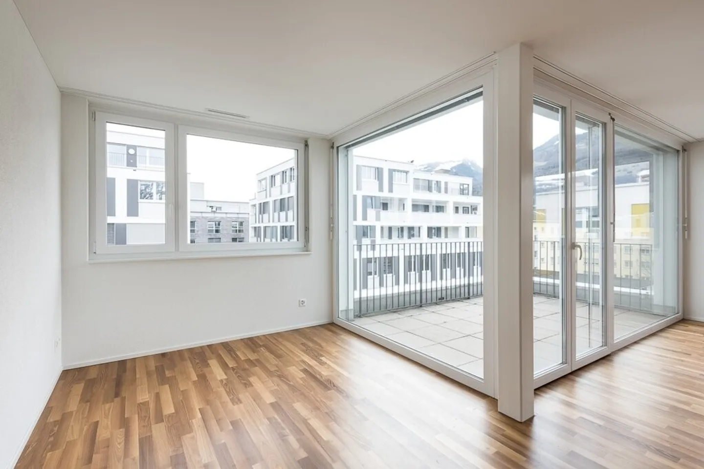 Modern penthouse apartment in the center of Buchs - Photo 2 of 9