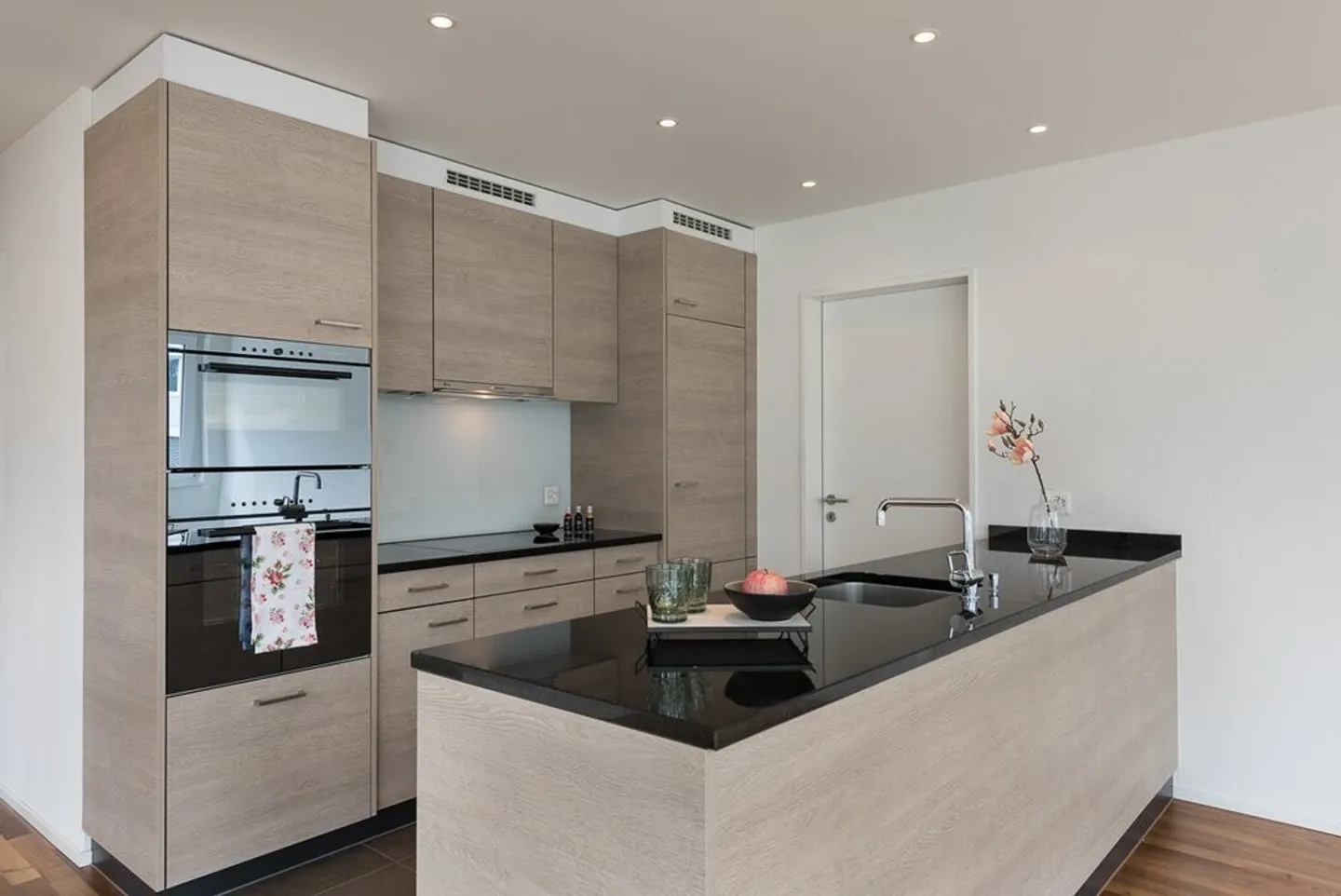 Modern penthouse apartment in the center of Buchs - Photo 5 of 9