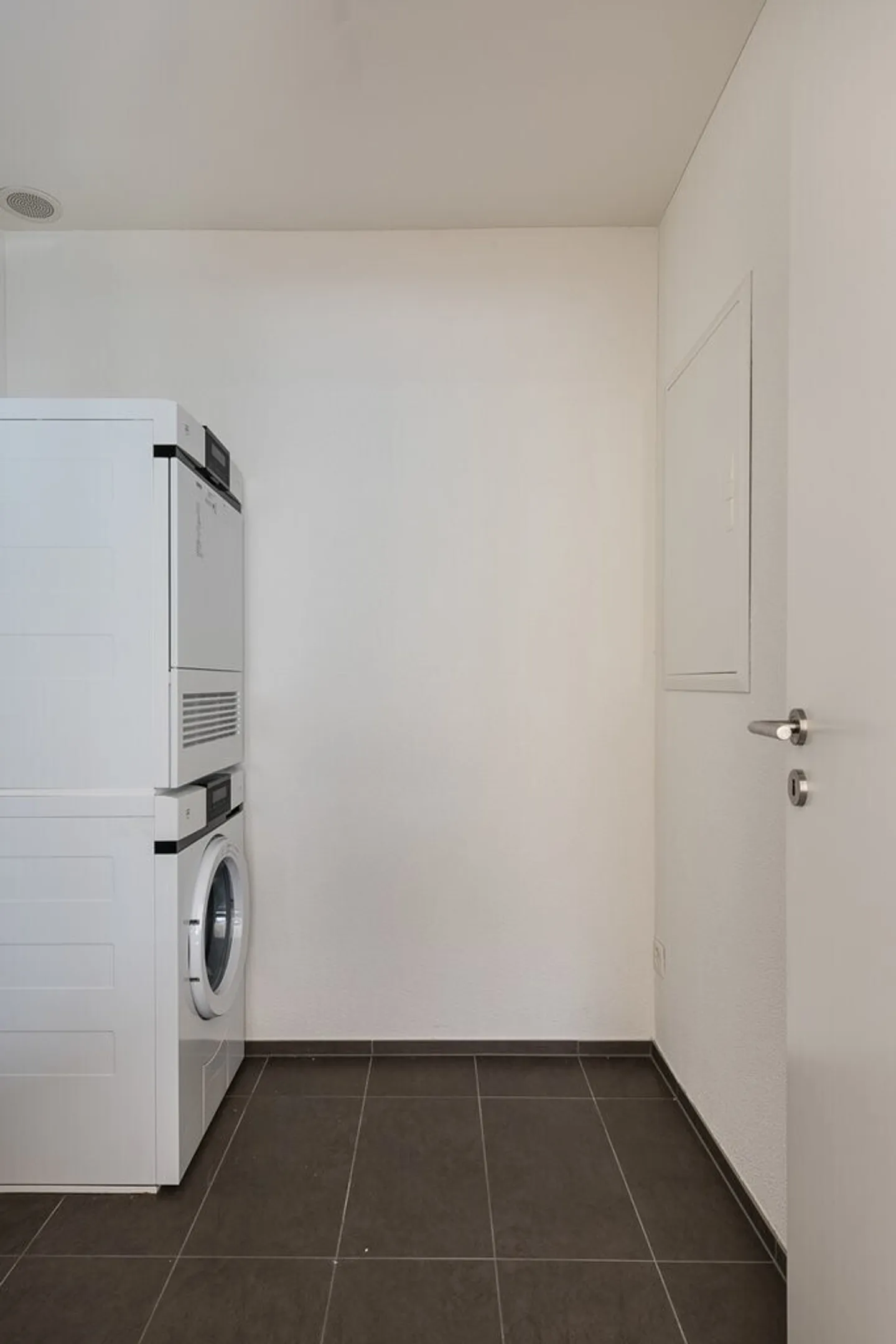 Modern penthouse apartment in the center of Buchs - Photo 8 of 9