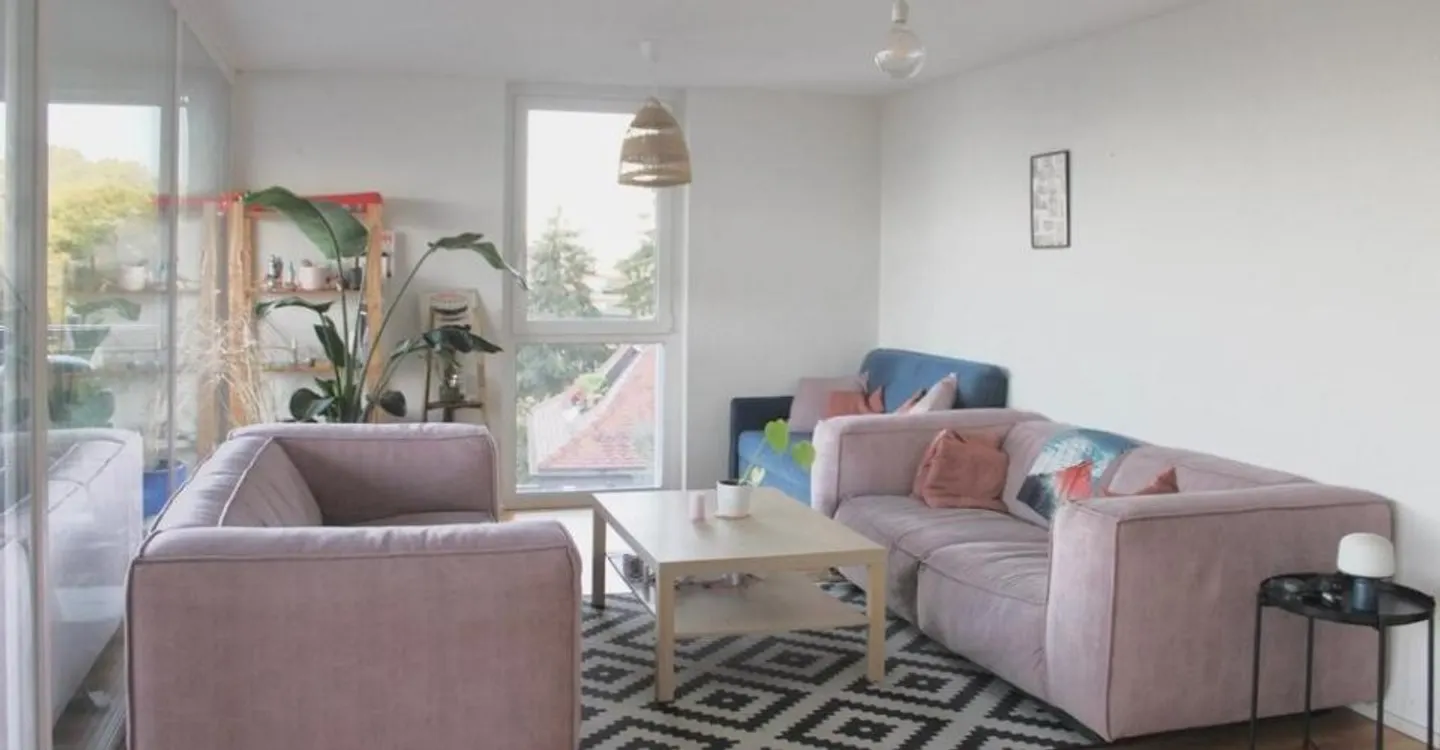 Appartement spacieux avec balcon - Photo 2 sur 5