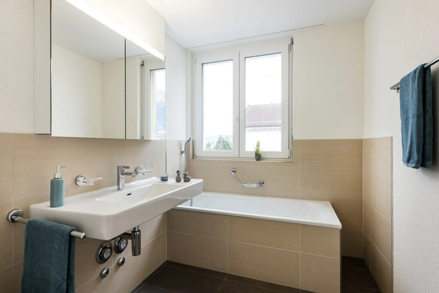 Modern penthouse apartment in the center of Buchs - Photo 6 of 9