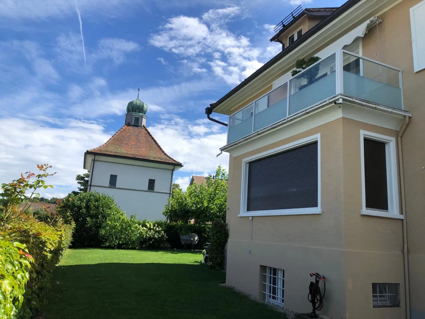 Casa multigenerazionale elegante con vista lago non ostacolata, 3 bagni e garage - Foto 6 di 39