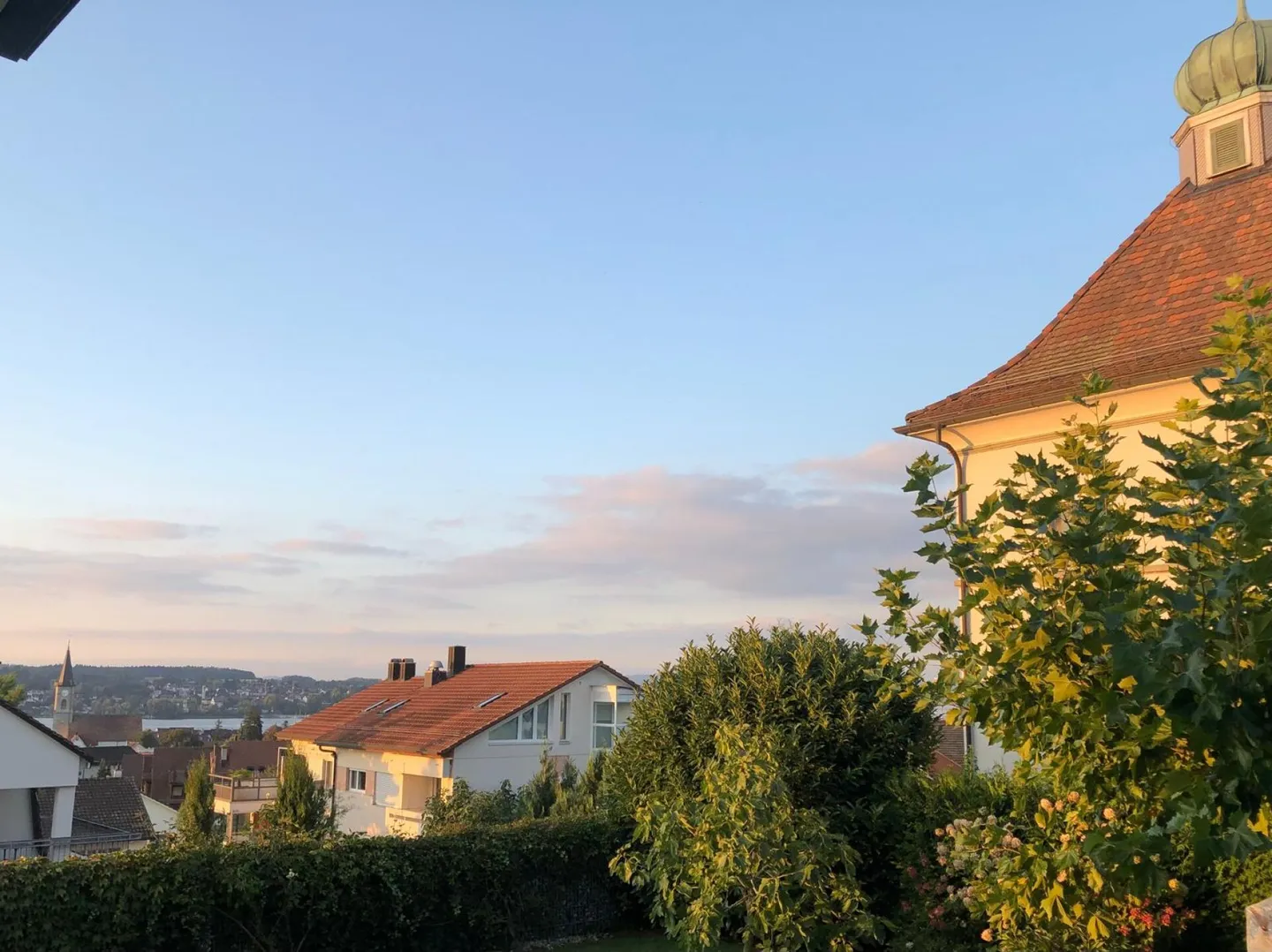 Casa multigenerazionale elegante con vista lago non ostacolata, 3 bagni e garage - Foto 7 di 39