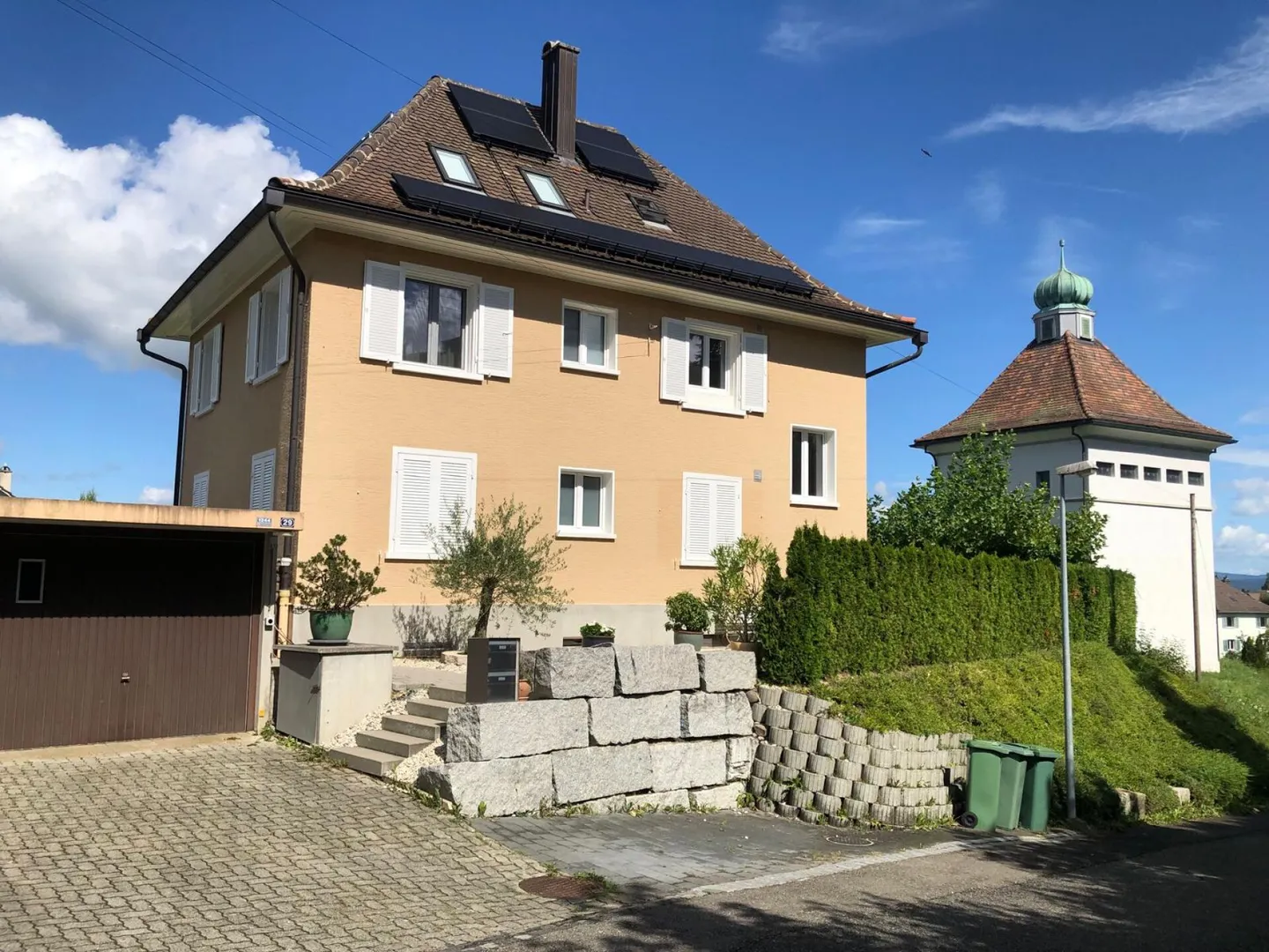 Casa multigenerazionale elegante con vista lago non ostacolata, 3 bagni e garage - Foto 3 di 39
