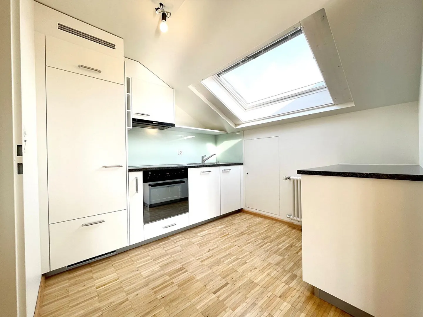 Appartement Charmant avec Grand Balcon - Photo 4 sur 10