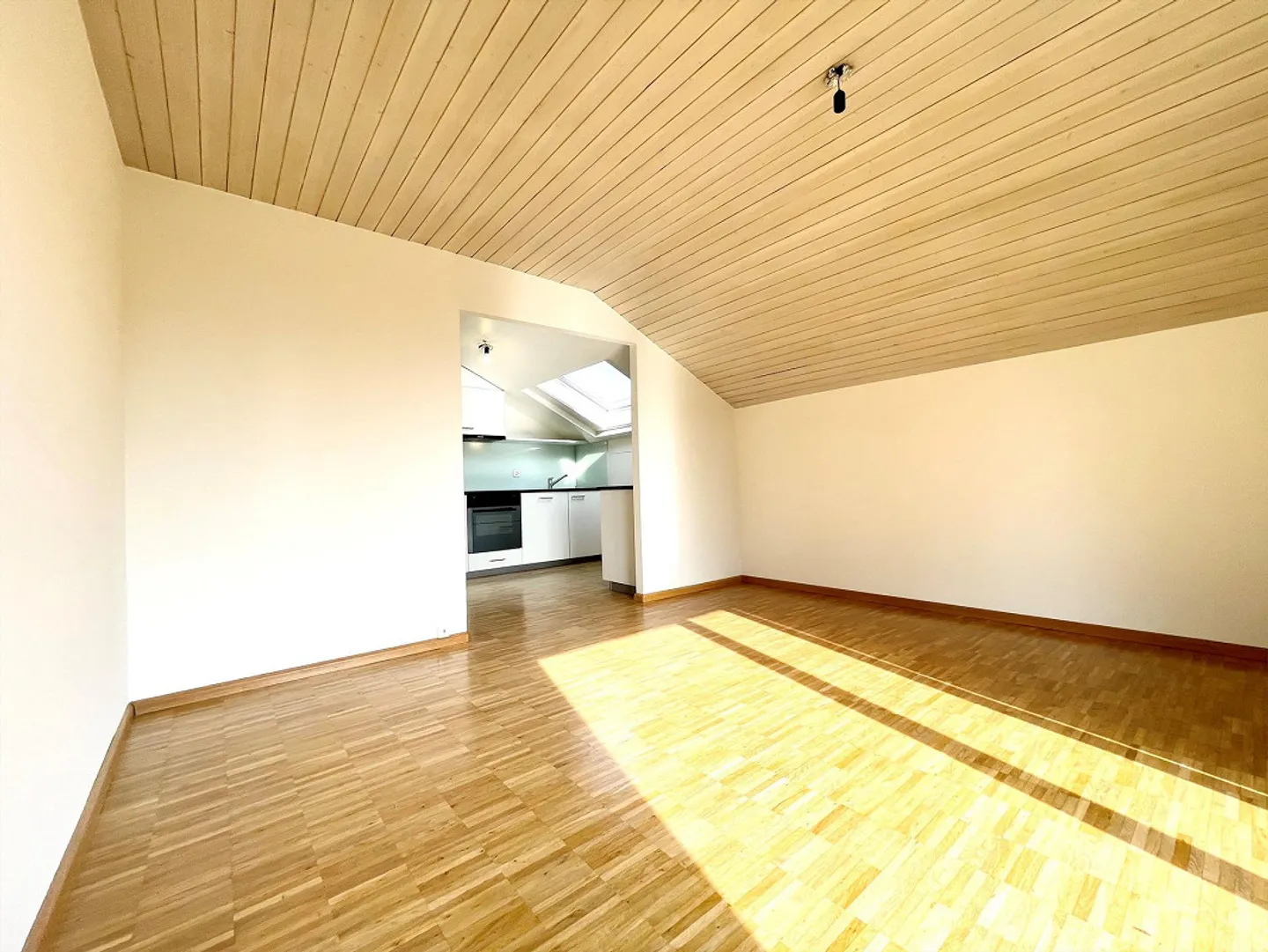 Appartement Charmant avec Grand Balcon - Photo 5 sur 10