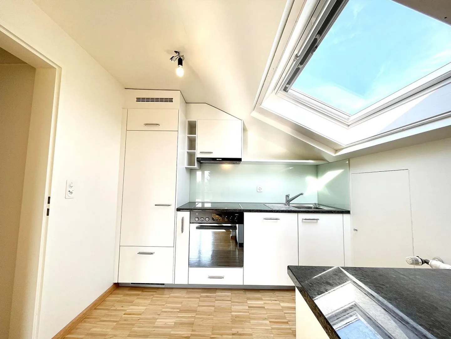 Appartement Charmant avec Grand Balcon - Photo 6 sur 10