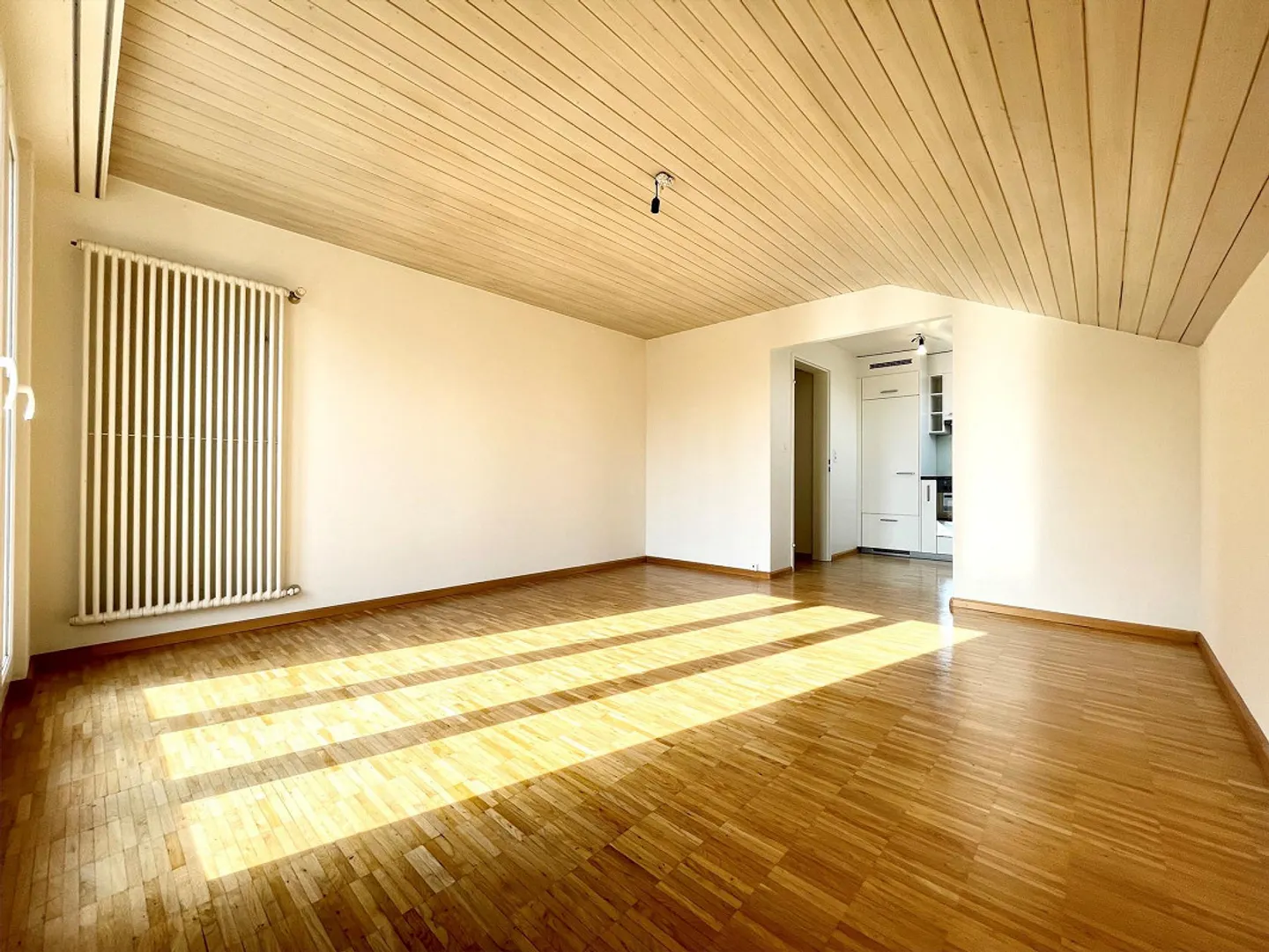 Appartement Charmant avec Grand Balcon - Photo 8 sur 10