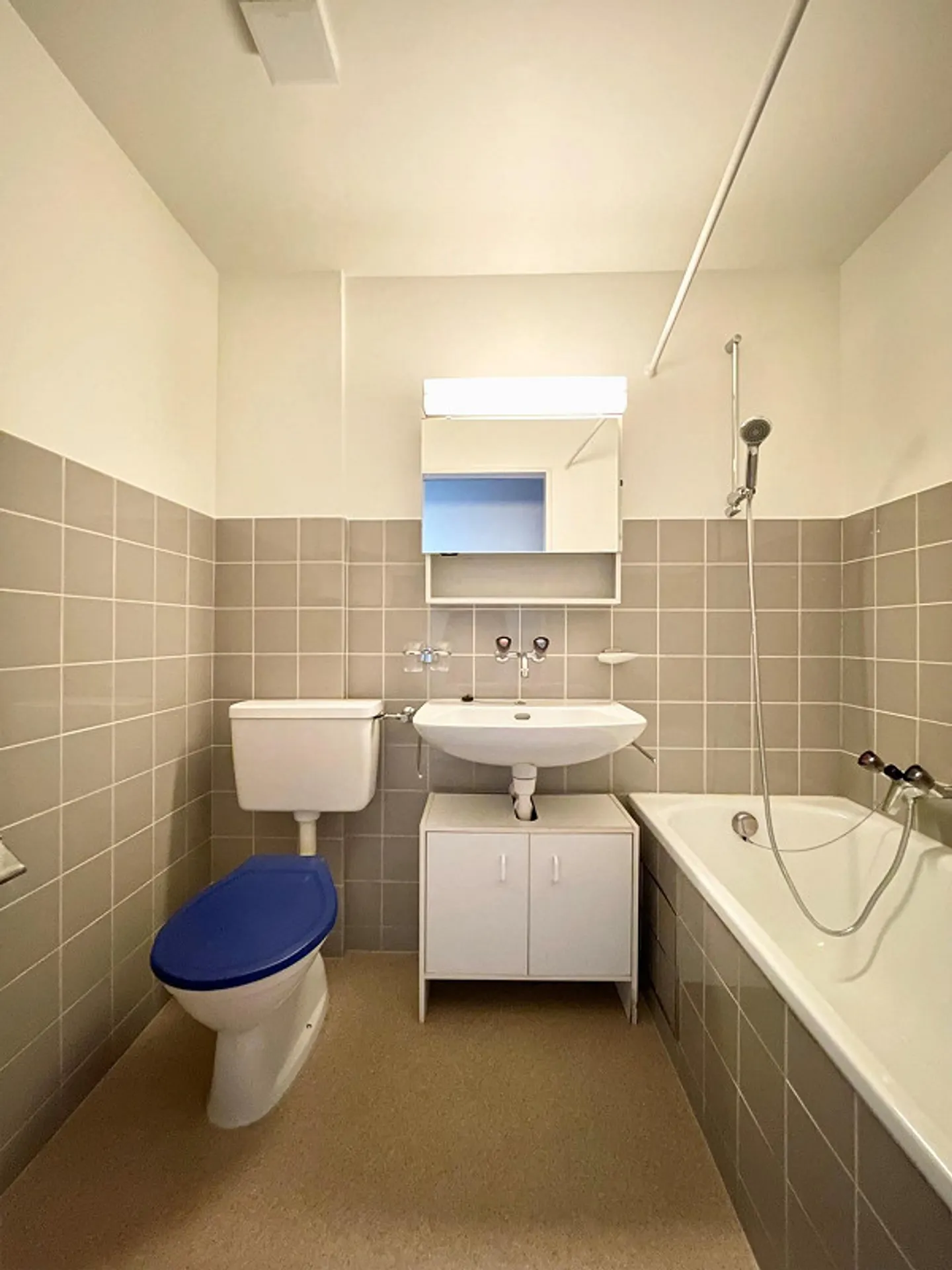 Appartement Charmant avec Grand Balcon - Photo 9 sur 10