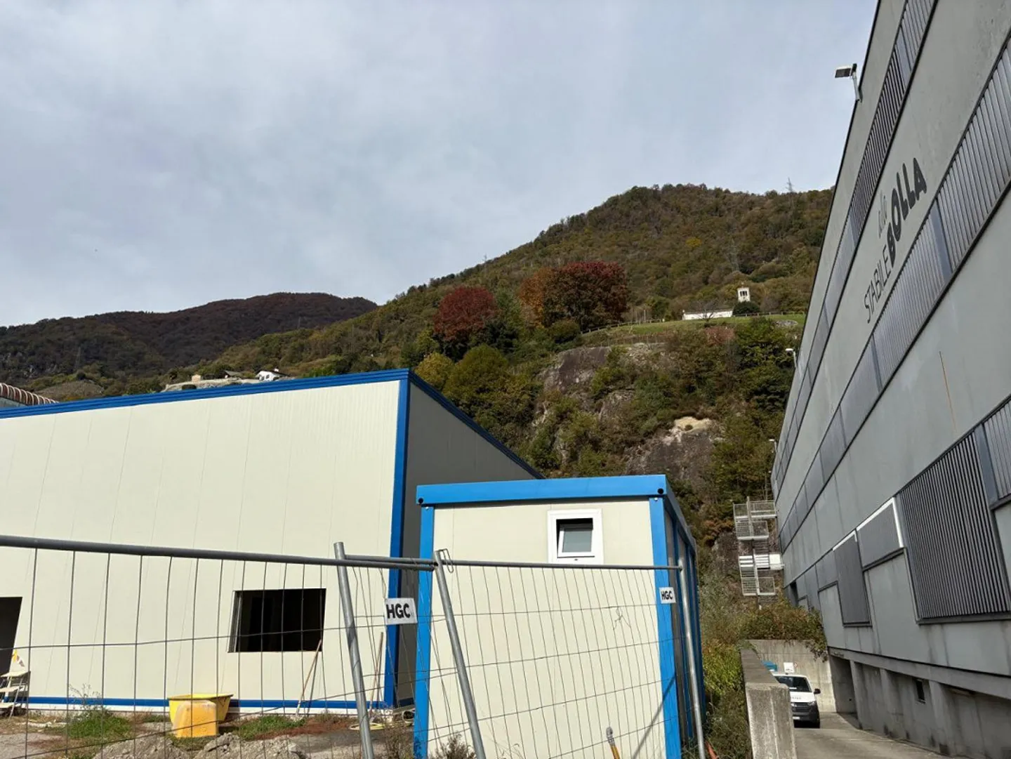 Warehouse used as a garage in a very central location - Photo 11 of 15