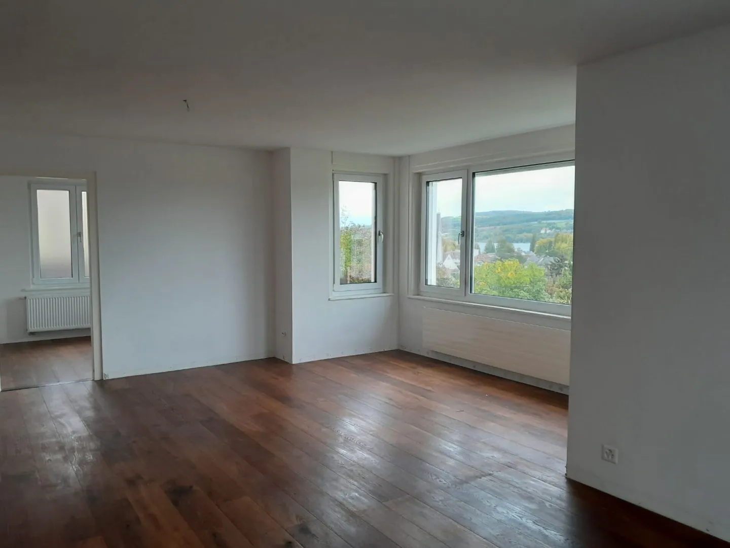 Casa multigenerazionale elegante con vista lago non ostacolata, 3 bagni e garage - Foto 27 di 39
