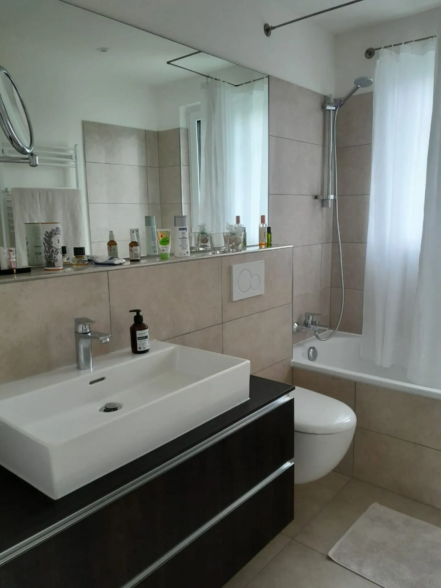 Casa multigenerazionale elegante con vista lago non ostacolata, 3 bagni e garage - Foto 17 di 39
