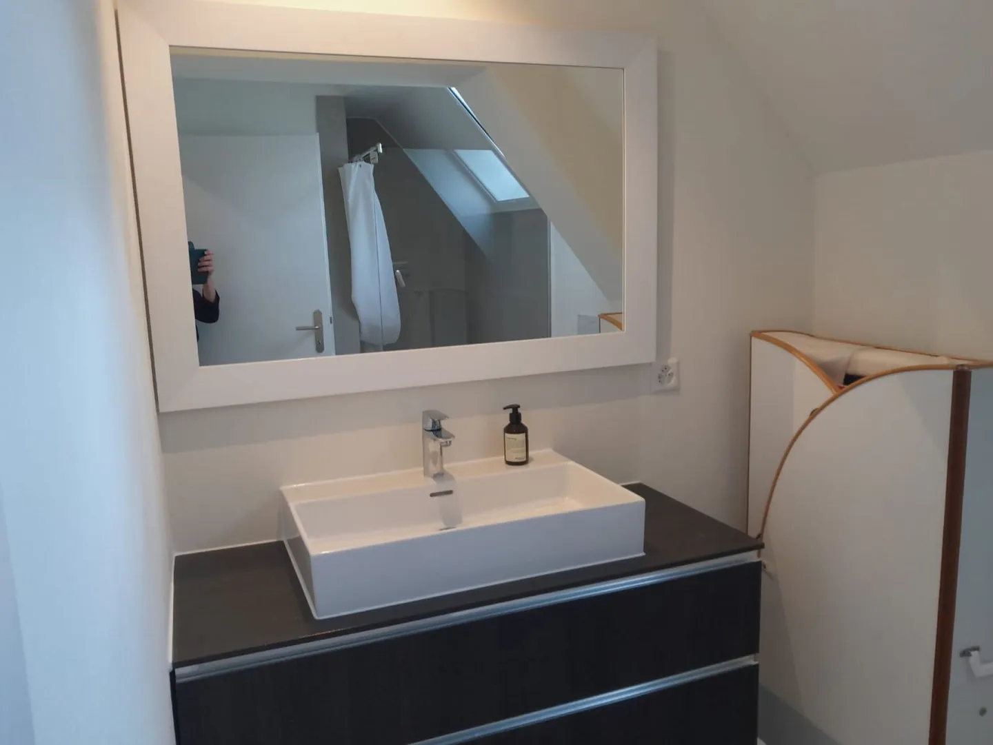 Casa multigenerazionale elegante con vista lago non ostacolata, 3 bagni e garage - Foto 24 di 39