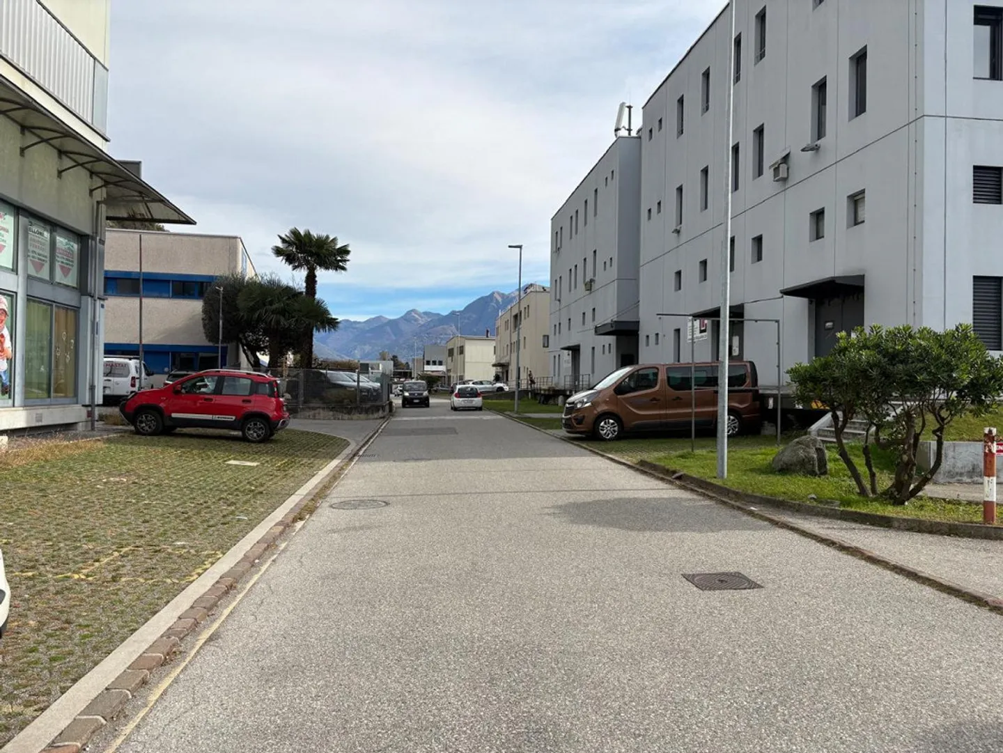 Warehouse used as a garage in a very central location - Photo 13 of 15