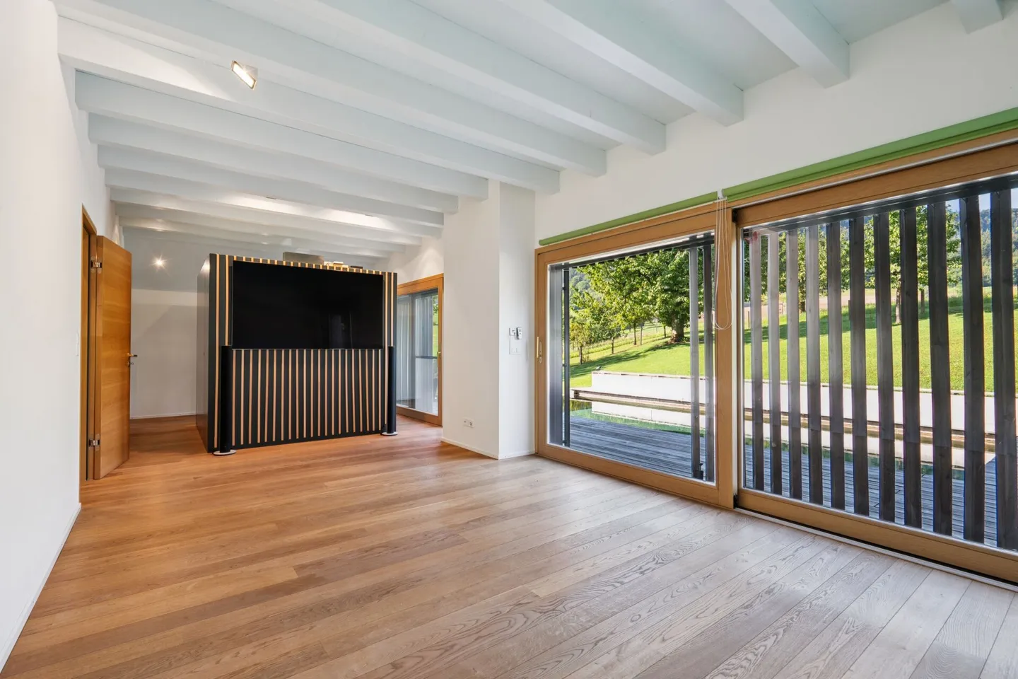 YOUR EXCLUSIVE HOME IN ABSOLUTE SECLUSION - Photo 3 of 8