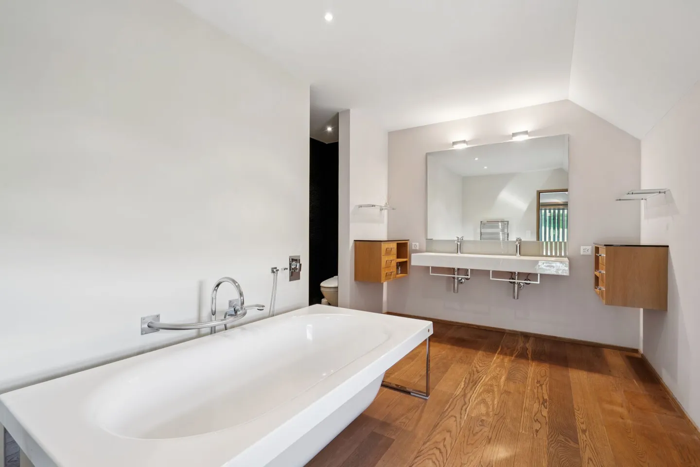 YOUR EXCLUSIVE HOME IN ABSOLUTE SECLUSION - Photo 4 of 8
