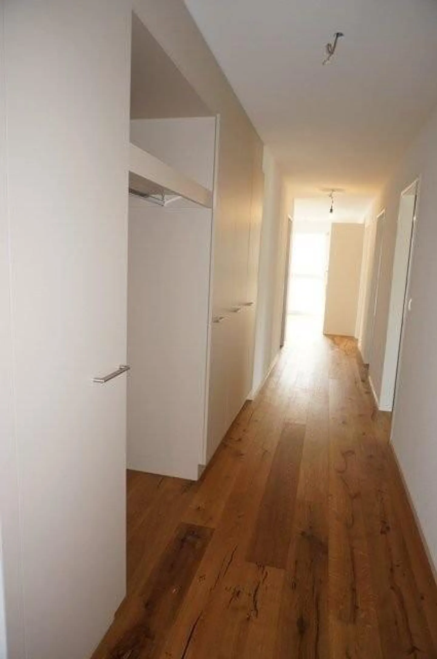 Light-flooded penthouse apartment with stunning views - Photo 5 of 8