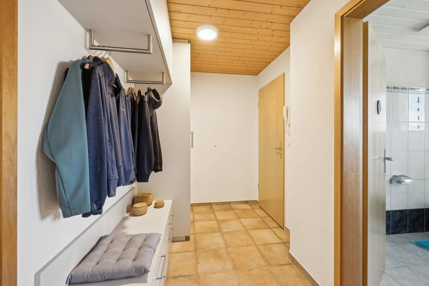 4.5-room apartment with large garden - Photo 5 of 17
