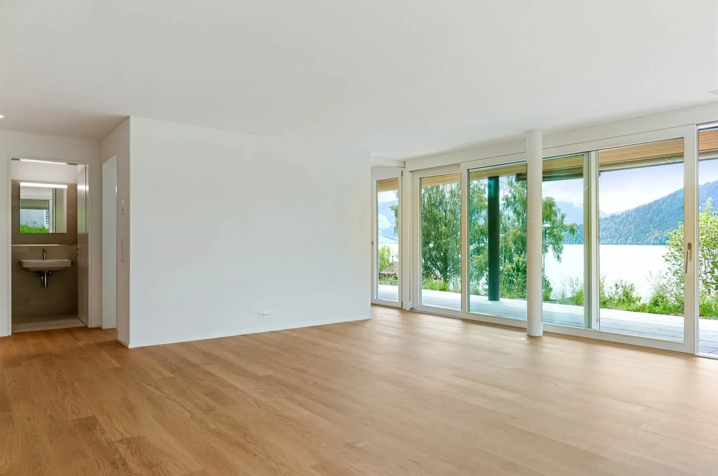 Appartamento spazioso con vista lago - Foto 4 di 11