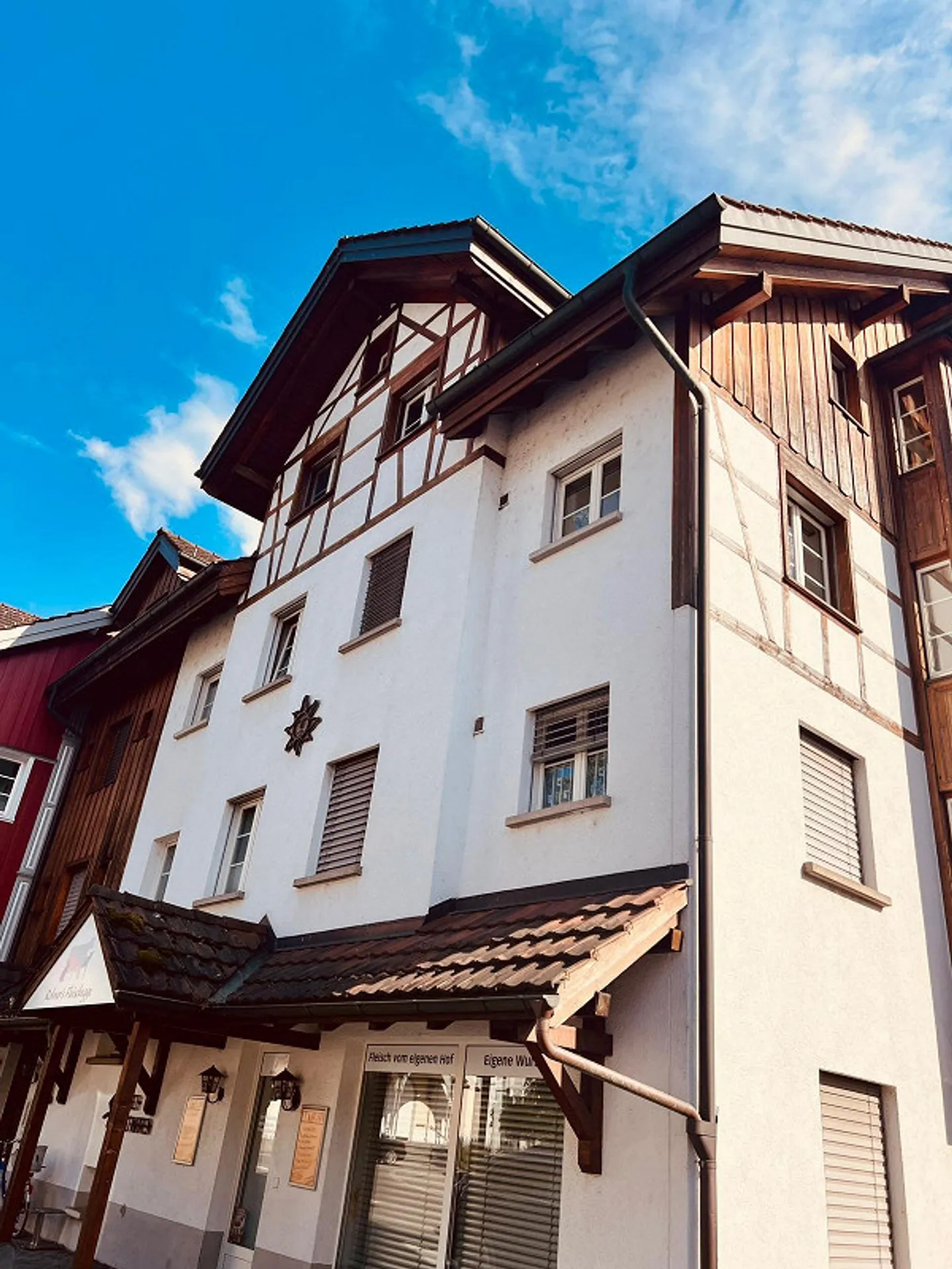 Appartamento attico di 3,5 stanze appena ristrutturato nel centro del villaggio di Kriessern - Foto 1 di 1