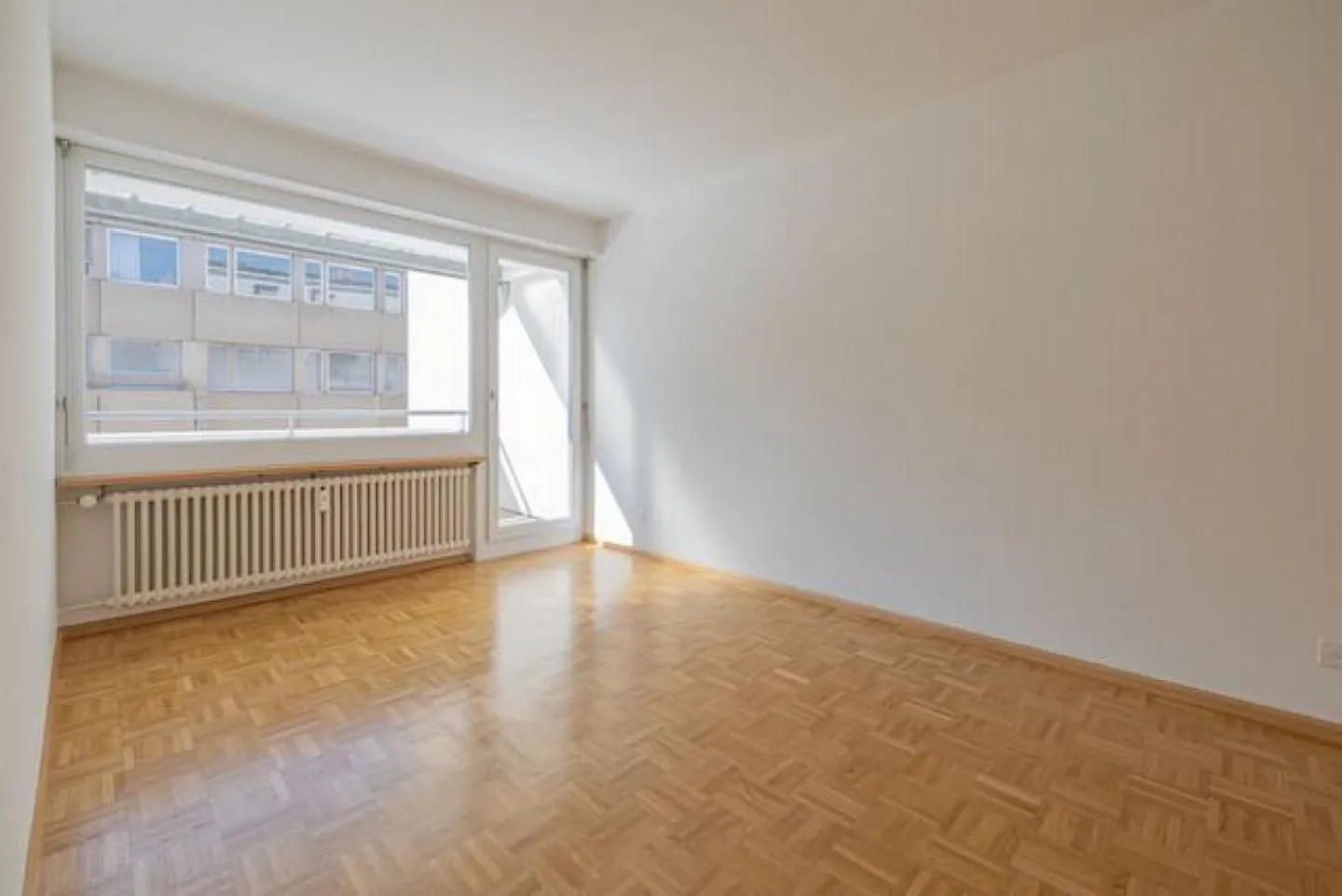 Bright, central 4-room apartment with elevator near public transport - Photo 6 of 8