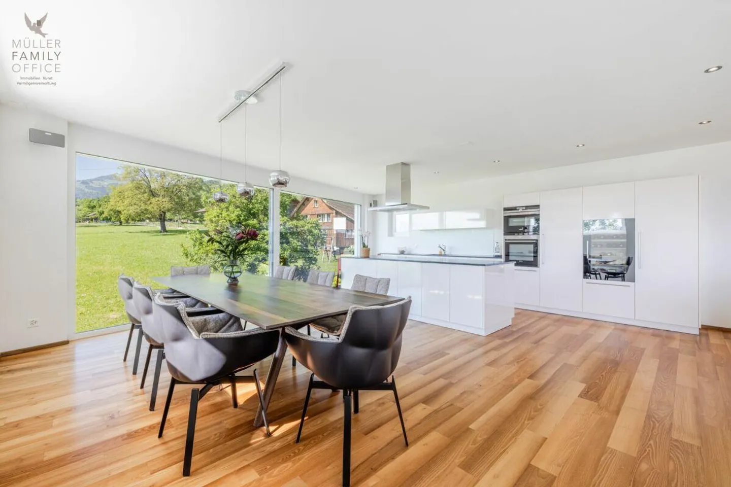 Exklusives 6 1/2 Zimmer-Einfamilienhaus mit hochwertiger Ausstattung - Foto 8 von 13
