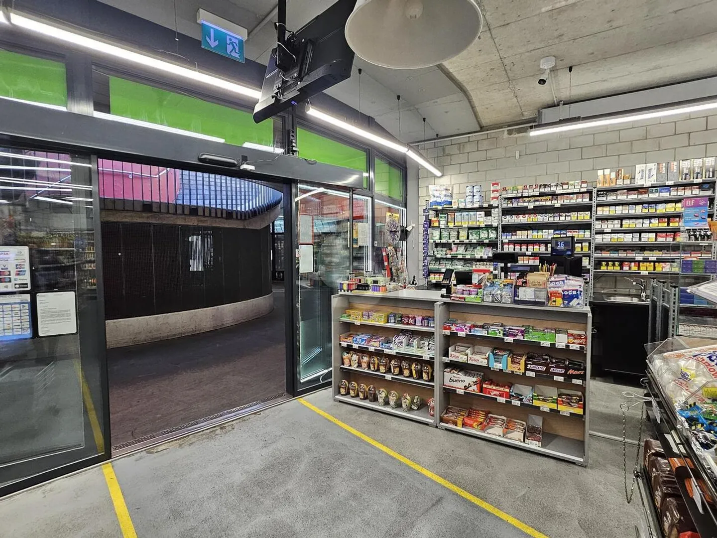 EMPLACEMENT ATTRACTIF ET RENTABLE À LA GARE - Photo 3 sur 6