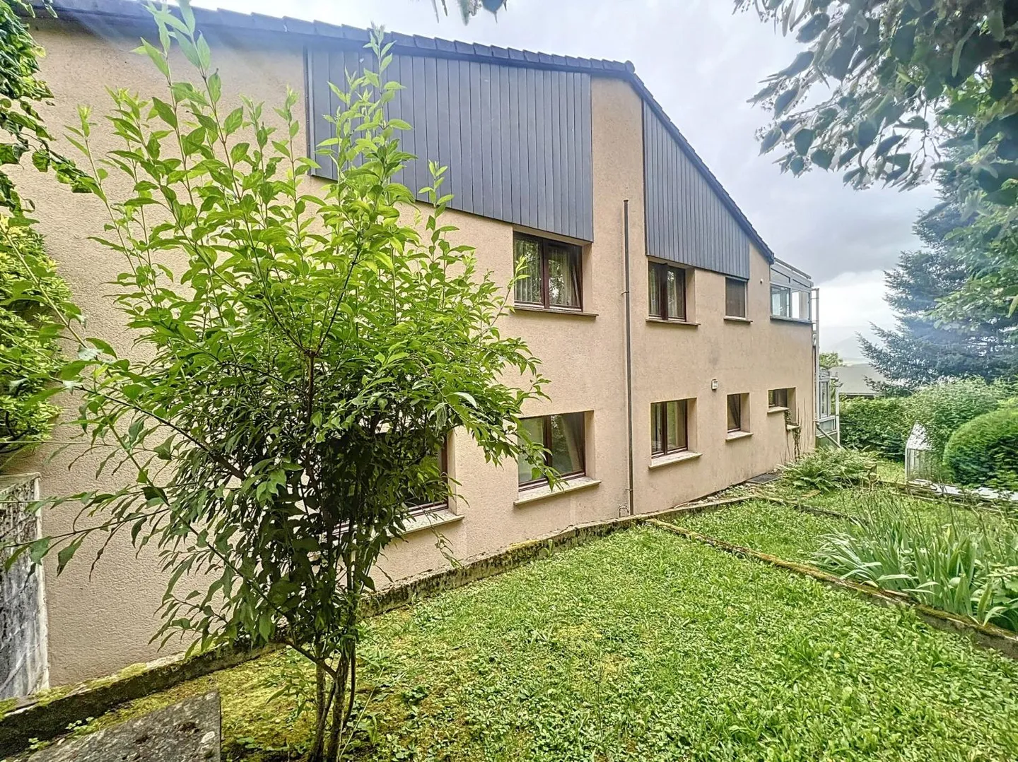 Wohngebäude 11,5 Zimmer - Foto 2 von 13