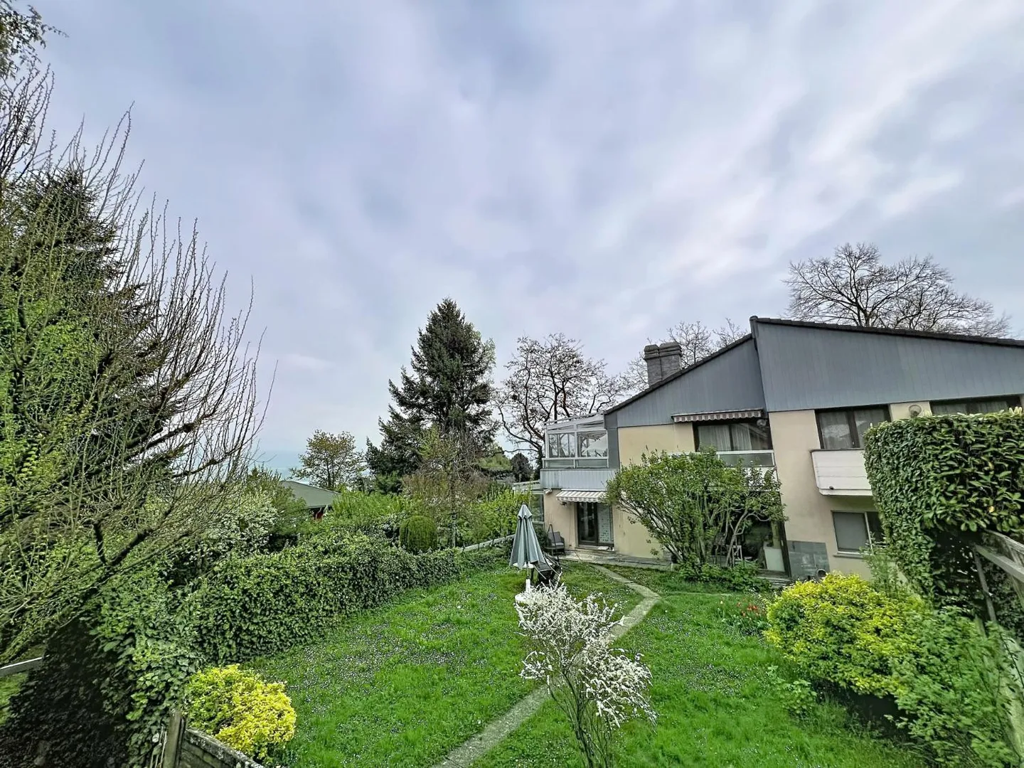 Wohngebäude 11,5 Zimmer - Foto 3 von 13