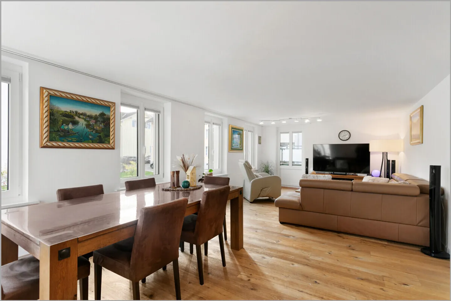 Modern Detached Family Home - Photo 3 of 13