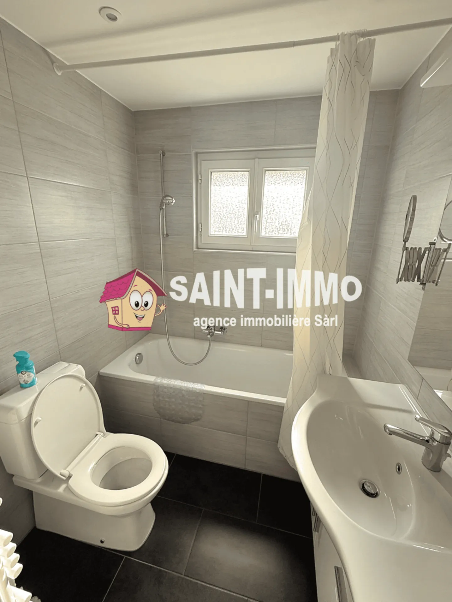 Maison Familiale avec Jardin - Photo 2 sur 3