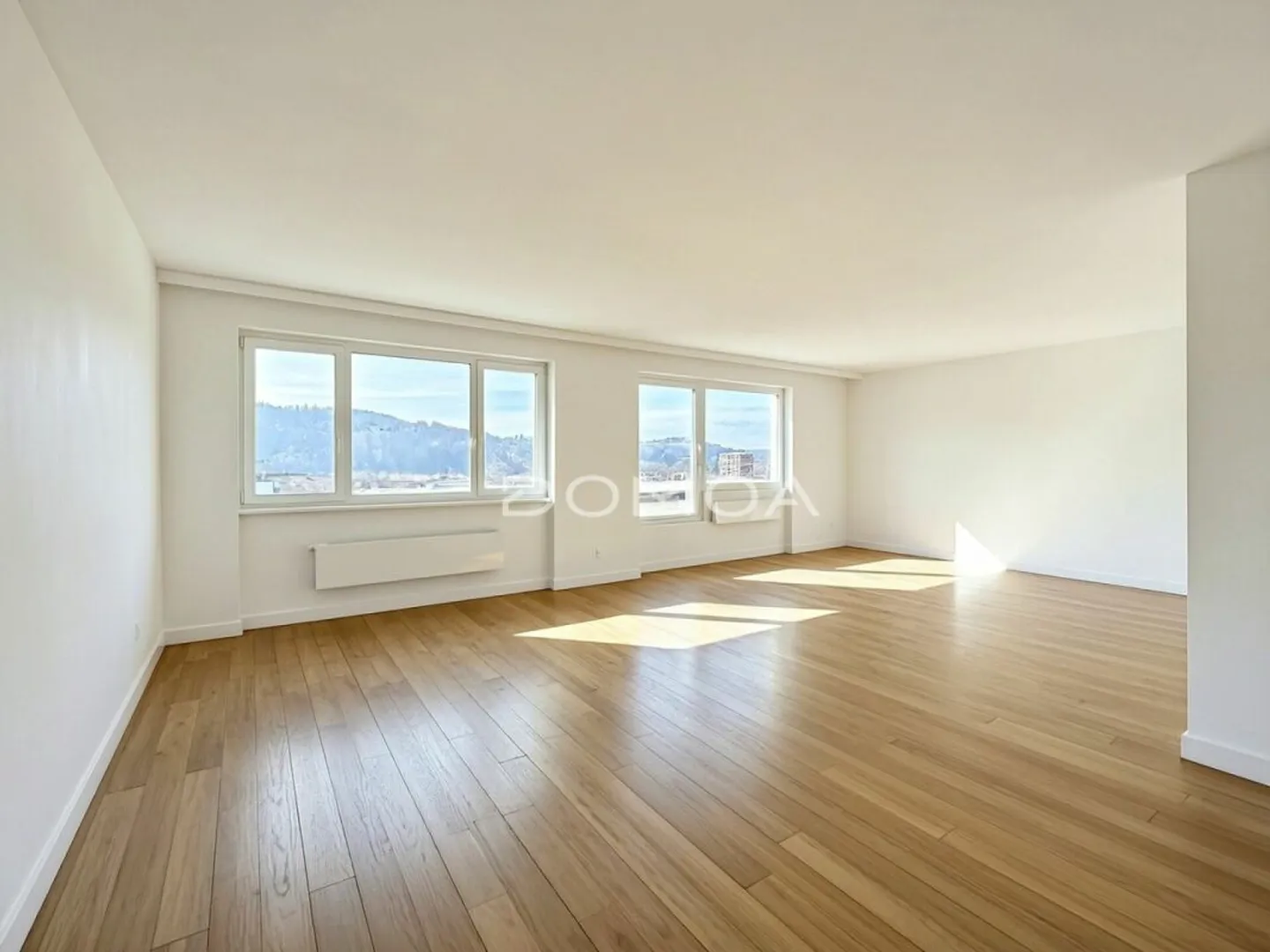 Appartement 3,5 pièces à rénover, lumineux avec balcon et piscine - Environnement verdoyant - Photo 3 sur 8