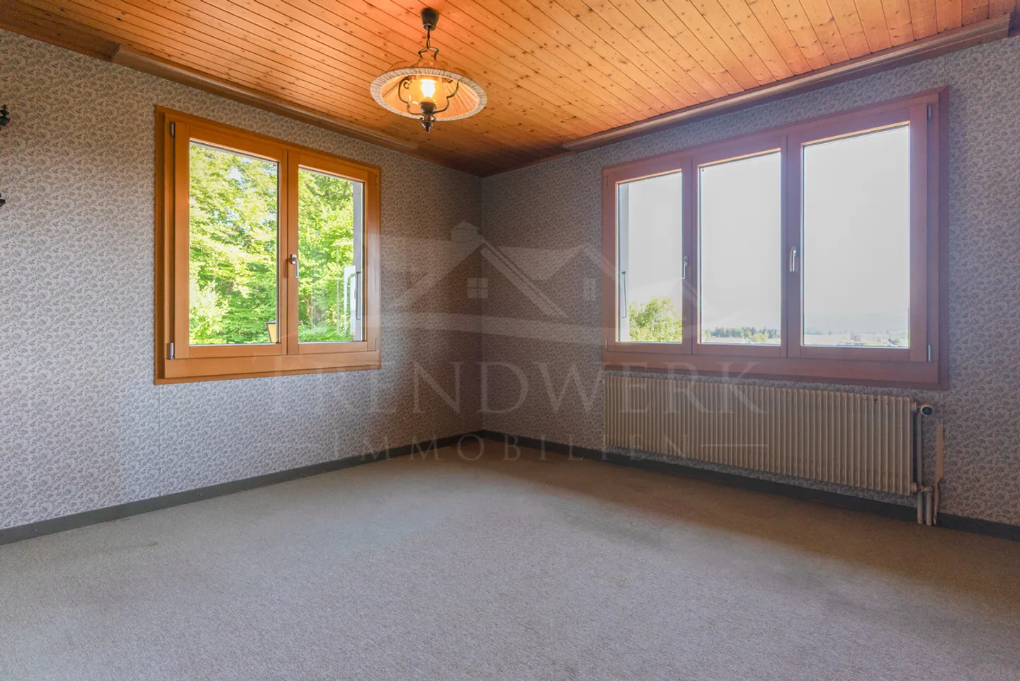 6.5-Room Single-Family House with Unobstructed View in Rüfenacht - Photo 4 of 15