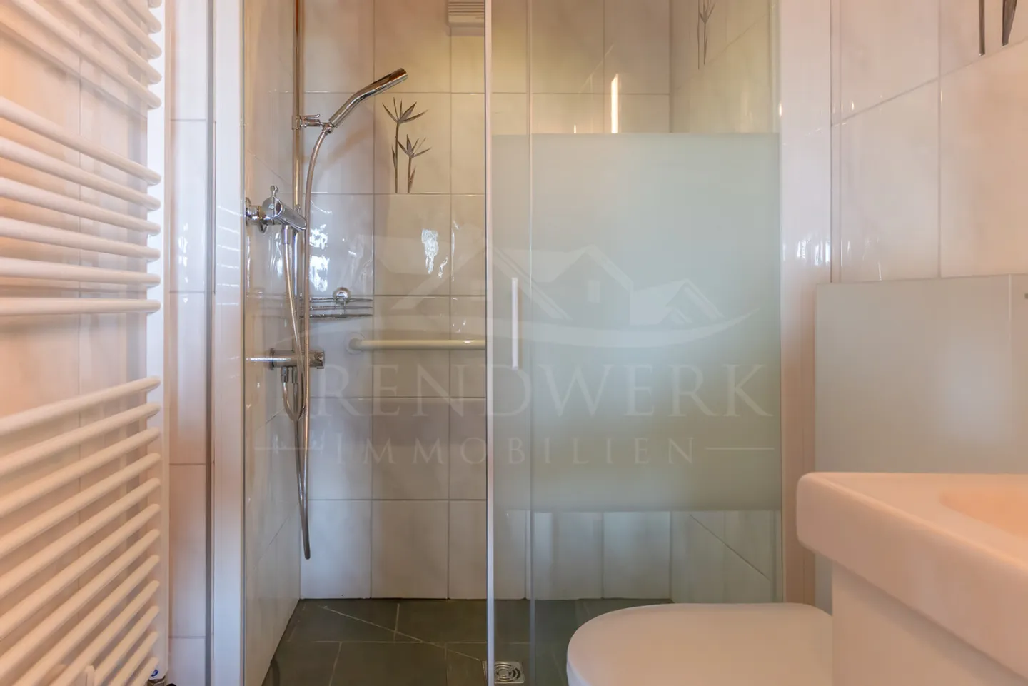 6.5-Room Single-Family House with Unobstructed View in Rüfenacht - Photo 6 of 15
