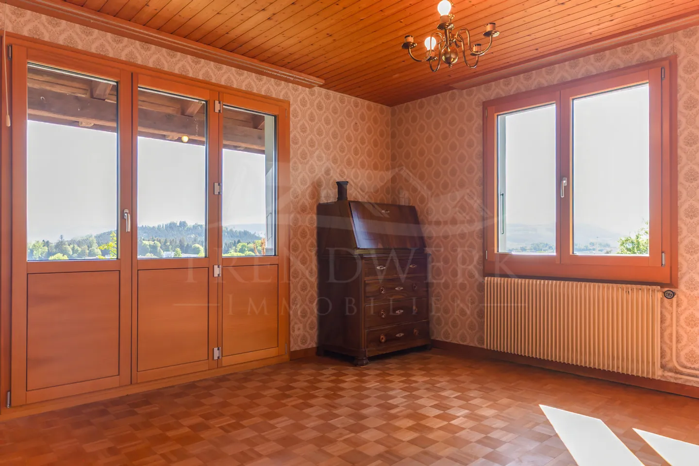 6.5-Room Single-Family House with Unobstructed View in Rüfenacht - Photo 3 of 15