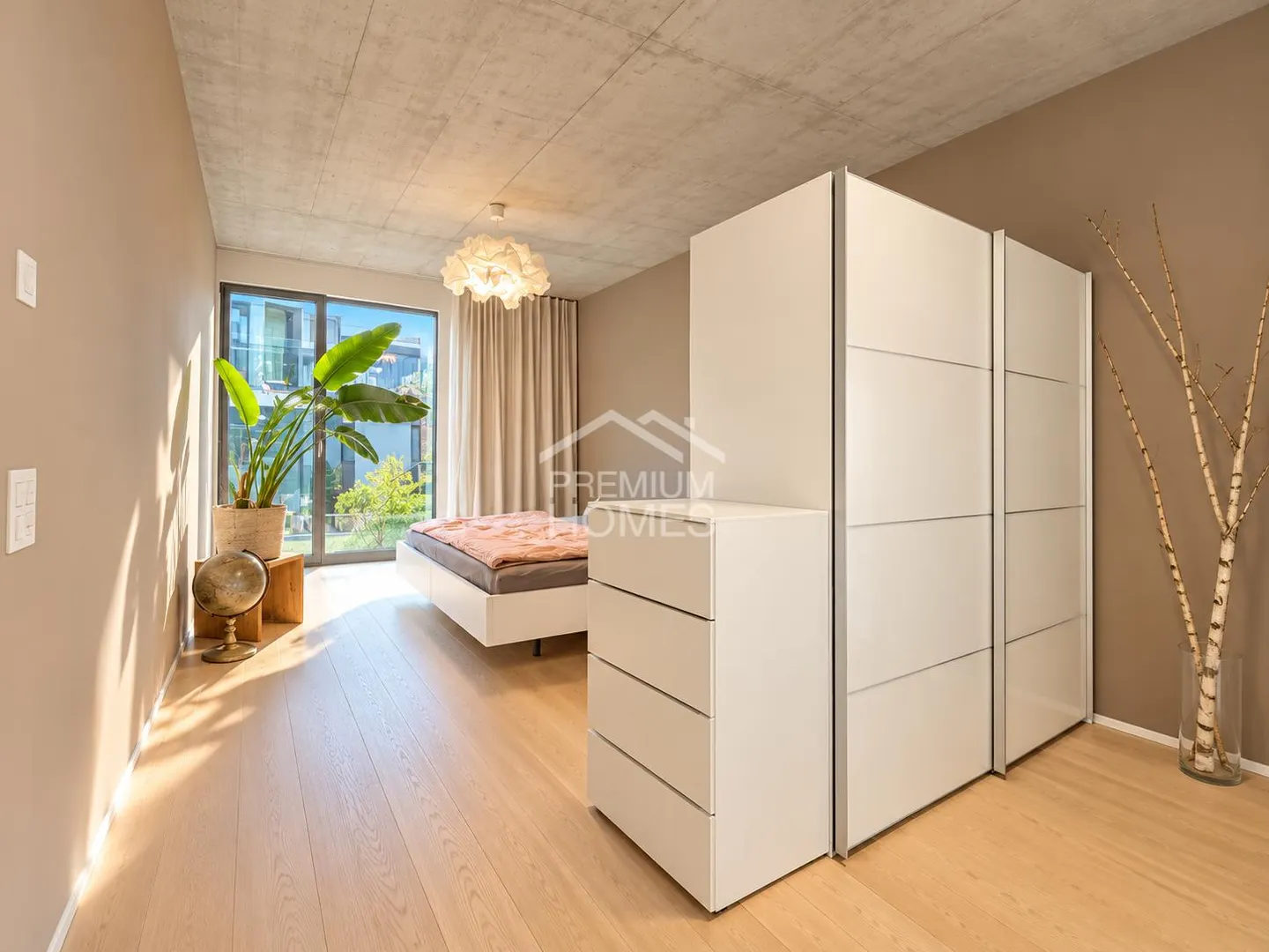Modern Apartment with Stunning Views - Photo 5 of 7