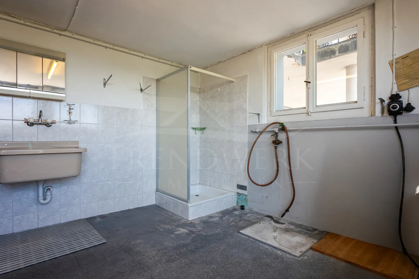 6.5-Room Single-Family House with Unobstructed View in Rüfenacht - Photo 11 of 15