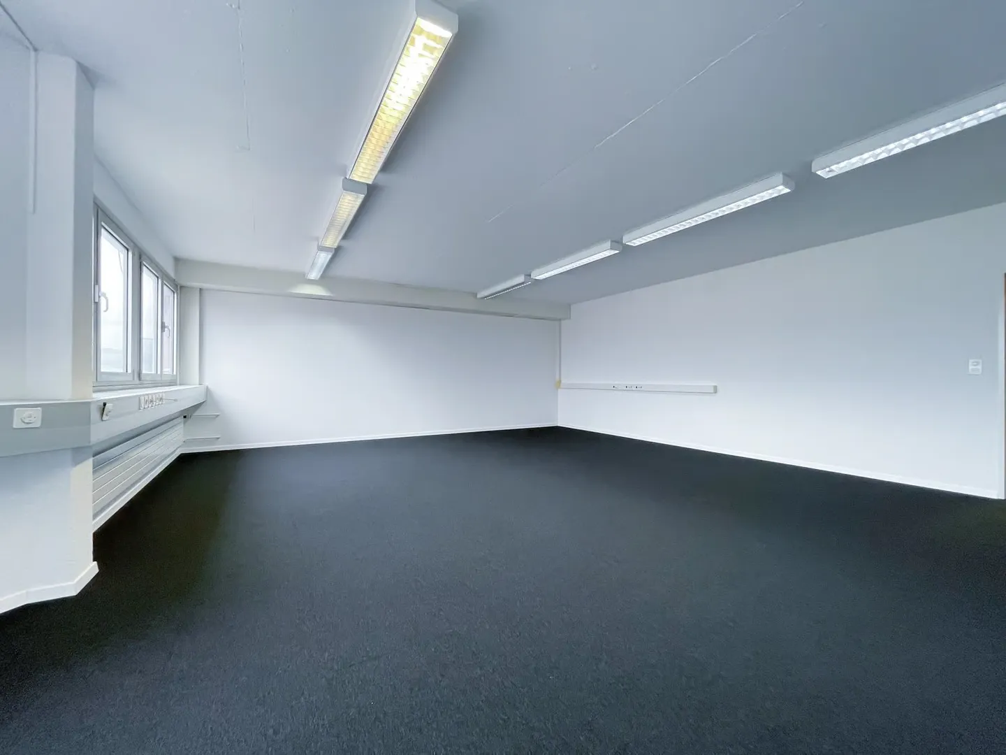 Bureau individuel récemment rénové - Photo 1 sur 5