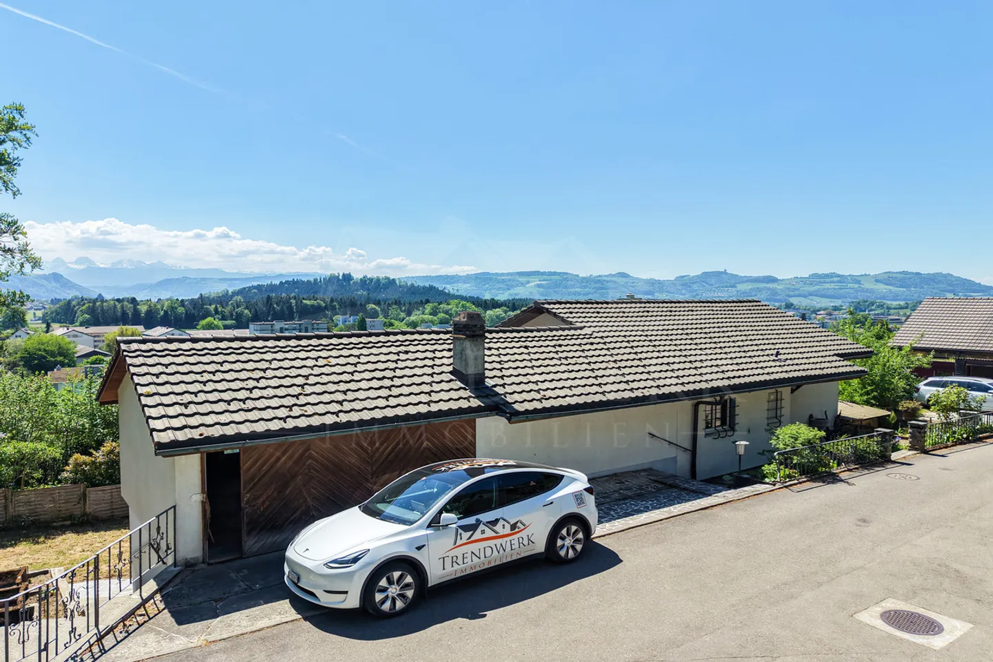 6.5-Room Single-Family House with Unobstructed View in Rüfenacht - Photo 14 of 15