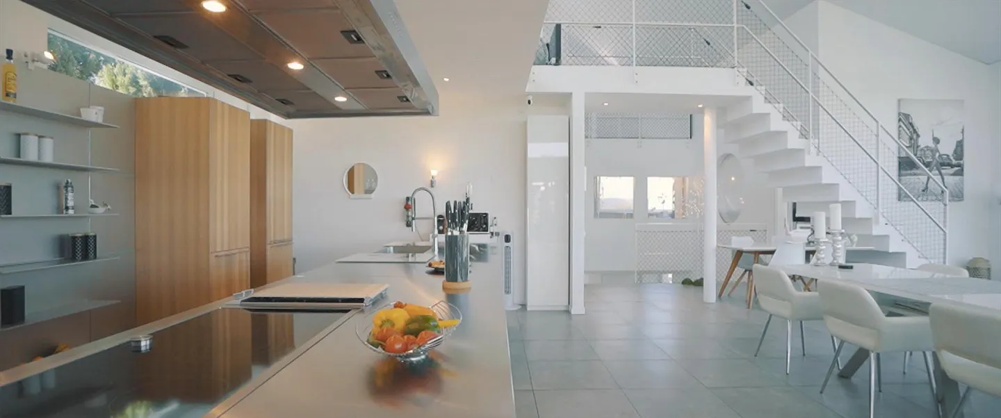 Dream House with Wow Effect: 6.5-Room Villa with Indoor Pool & View - Photo 4 of 6
