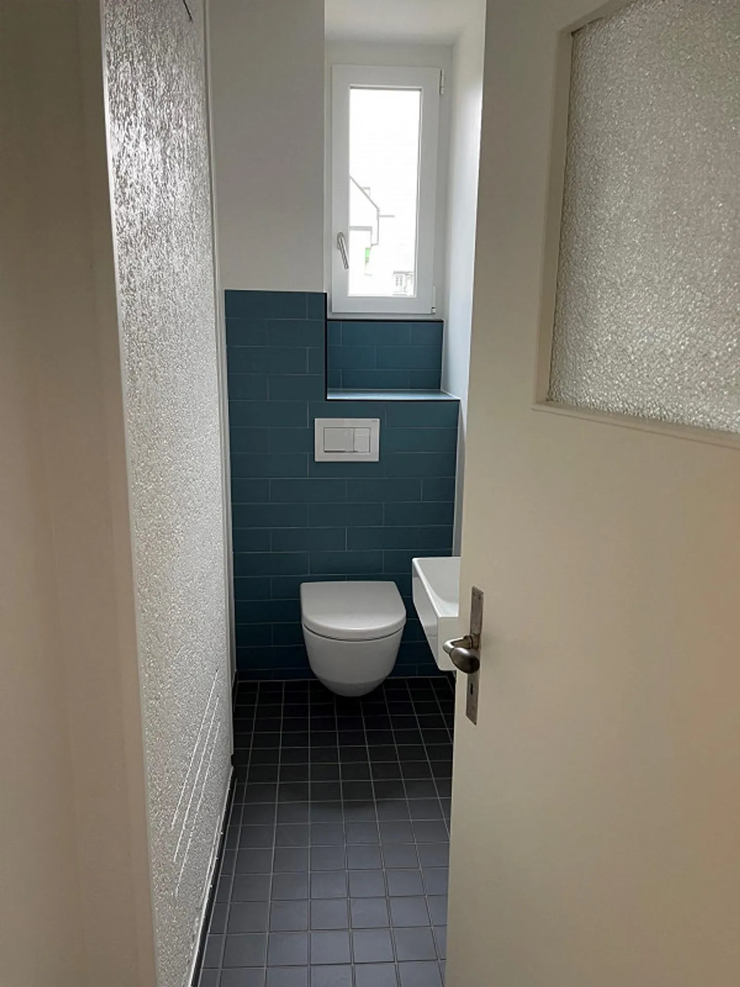 Modern 4-room apartment in a quiet neighborhood in Basel - Photo 5 of 8