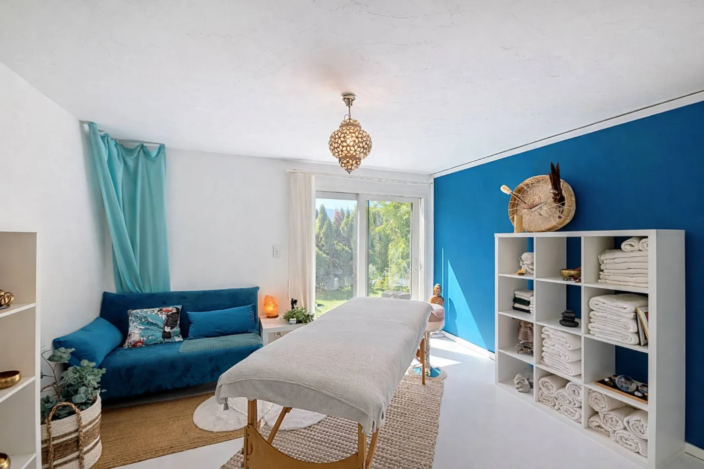 Unique Canadian Style House - Photo 6 of 9