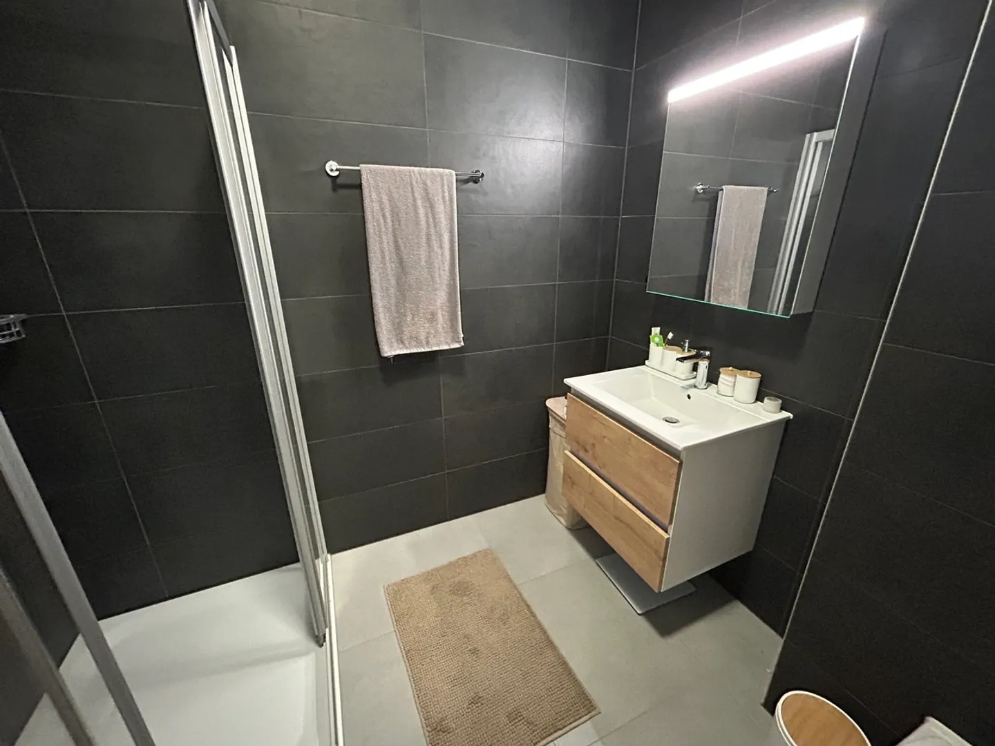 Appartamento moderno con grande balcone - Foto 4 di 5