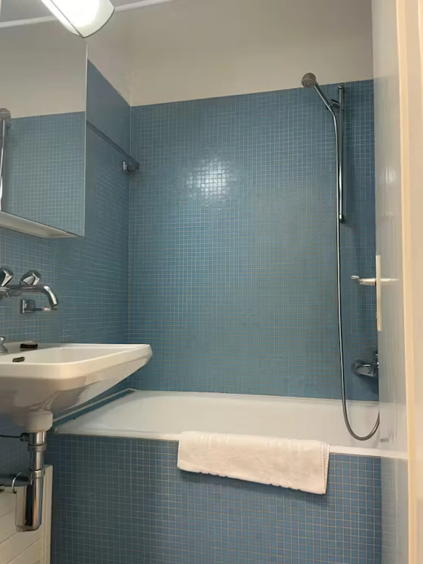 Charmantes Chalet in Zürich - Foto 3 von 10