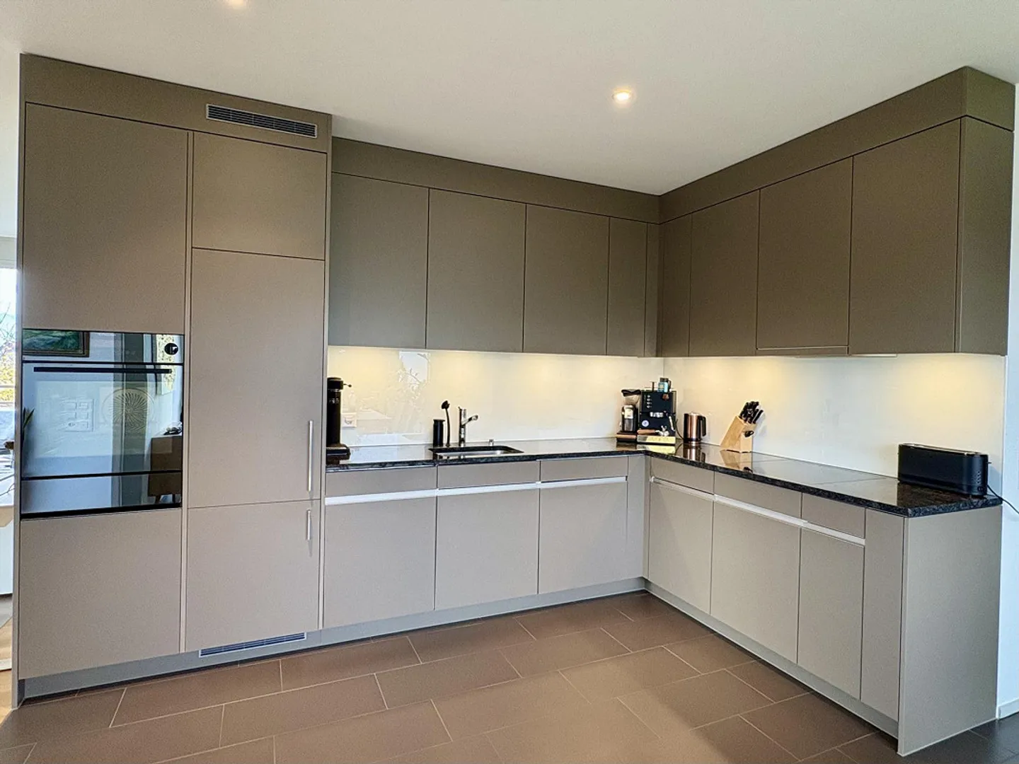 Chambre meublée avec salle de bain privée et baignoire | Vue sur le lac | Seefeld - Photo 9 sur 14