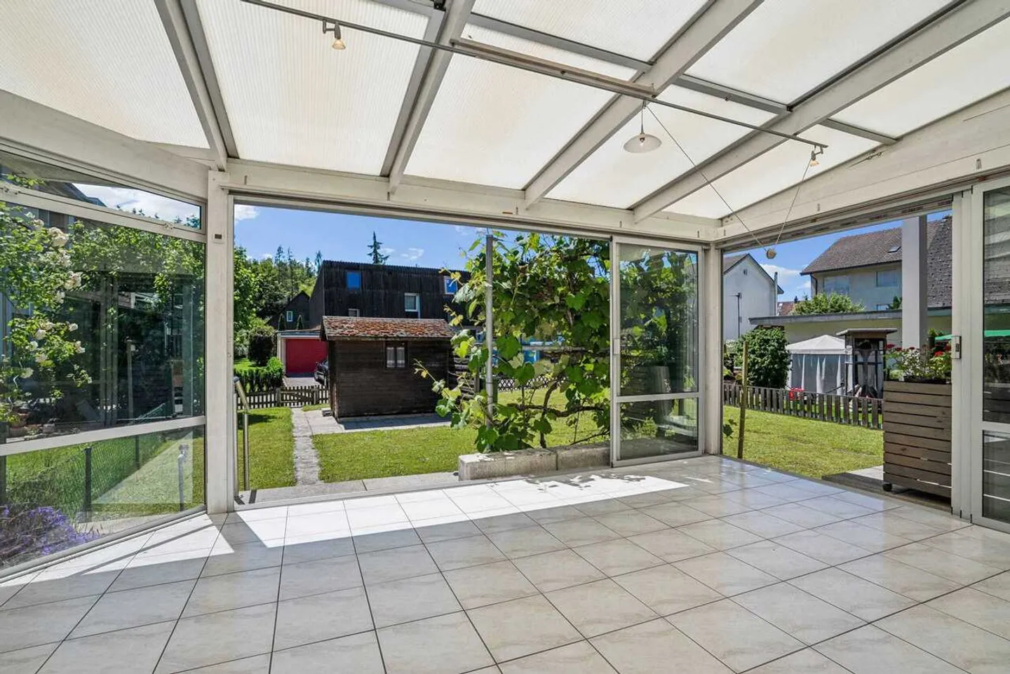 Incantevole casa a schiera di 3,5 stanze ad Aarau Rohr - Foto 2 di 13