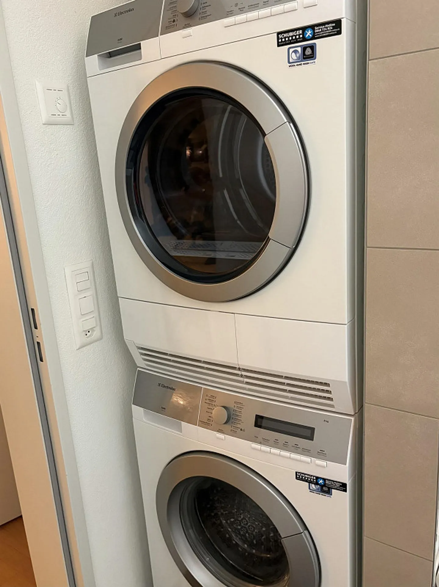 Chambre meublée avec salle de bain privée et baignoire | Vue sur le lac | Seefeld - Photo 12 sur 14